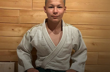 «Берем иголку с ниткой и протыкаем пузыри»: история 14-летнего дзюдоиста-«бабочки»