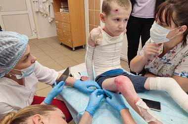 "Мама, почини меня!": нижегородцы рассказали о своем 9-летнем сыне с редким заболеванием кожи