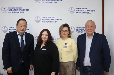 Встреча министра здравоохранения Тувы с представителями фонда "Дети-бабочки"